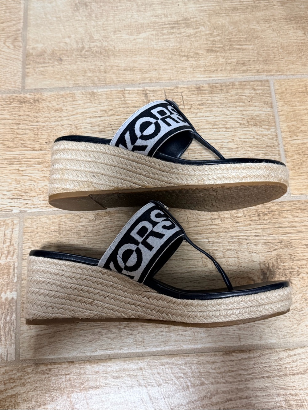 Michael Kors Black and White Logo Thong Sandals - Picture 5 of 6